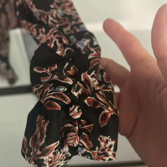 Free People Top NWT  Floral Combo  Print Long Sleeve 5 Button Cuff. - Picture 7 of 11